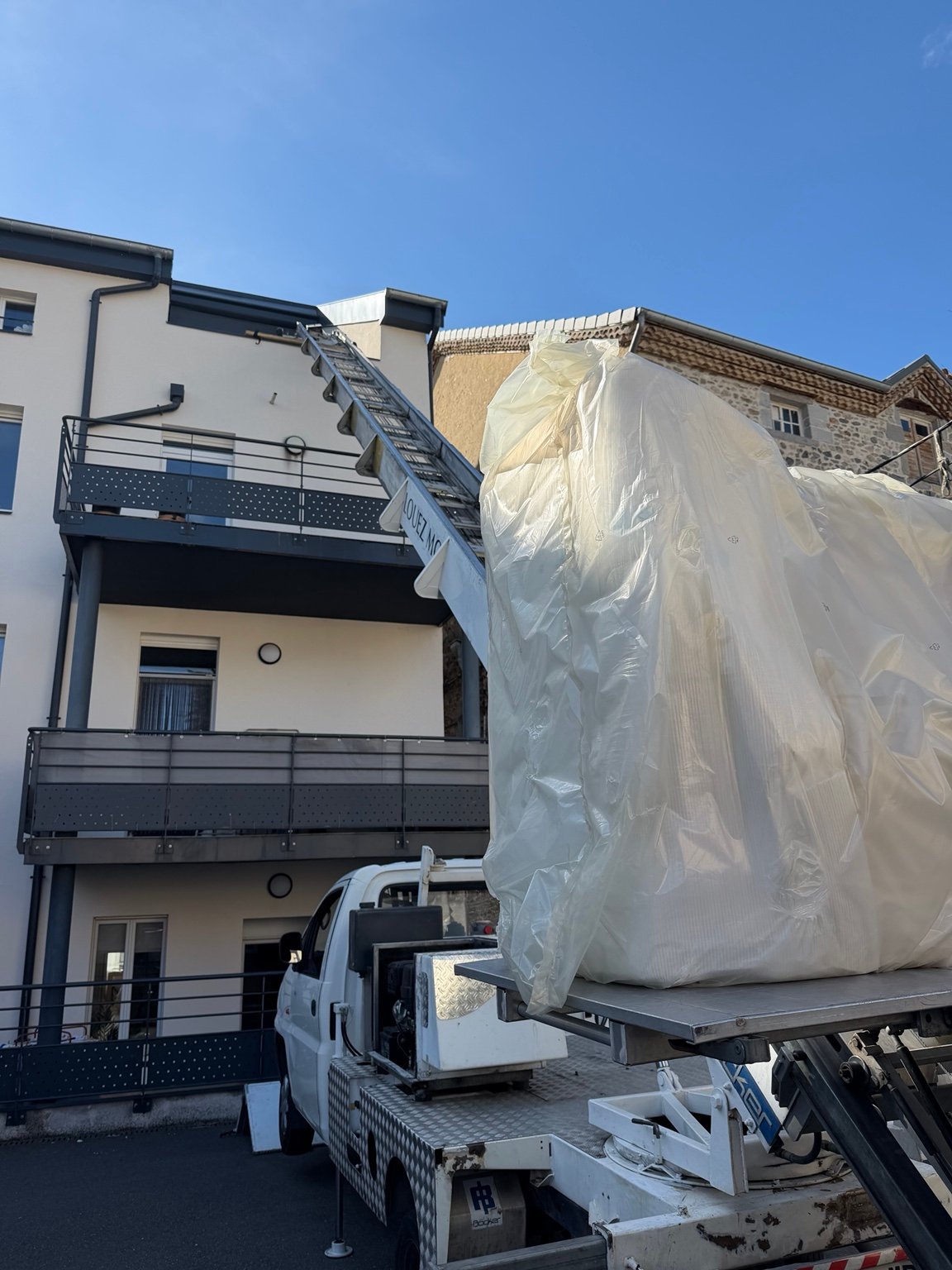 Monte-meubles en intervention — photo 3